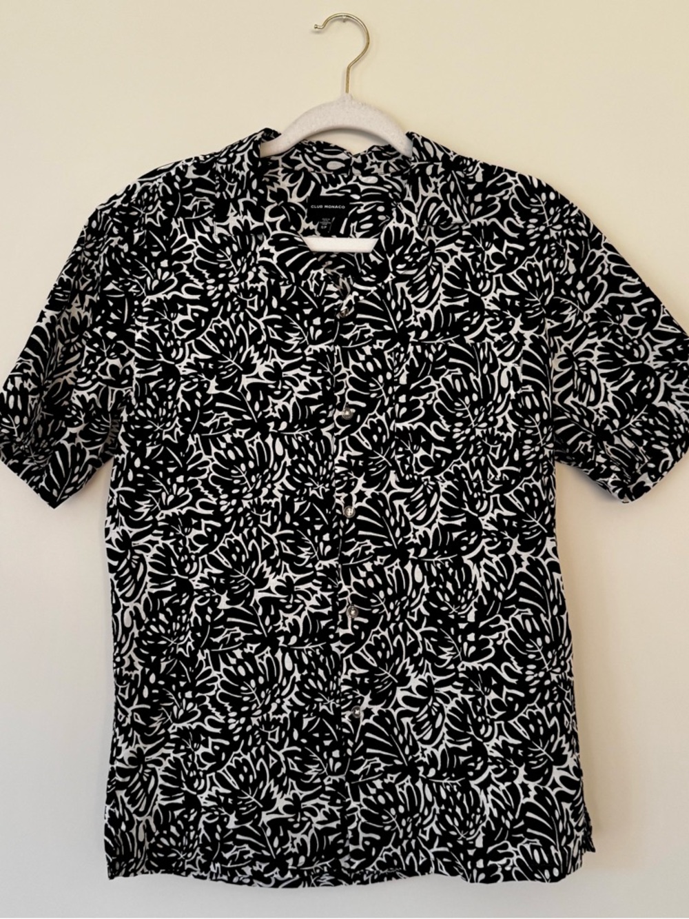 NWOT Club Monaco Tropical Printed Cotton Button Down, Black & White – Small